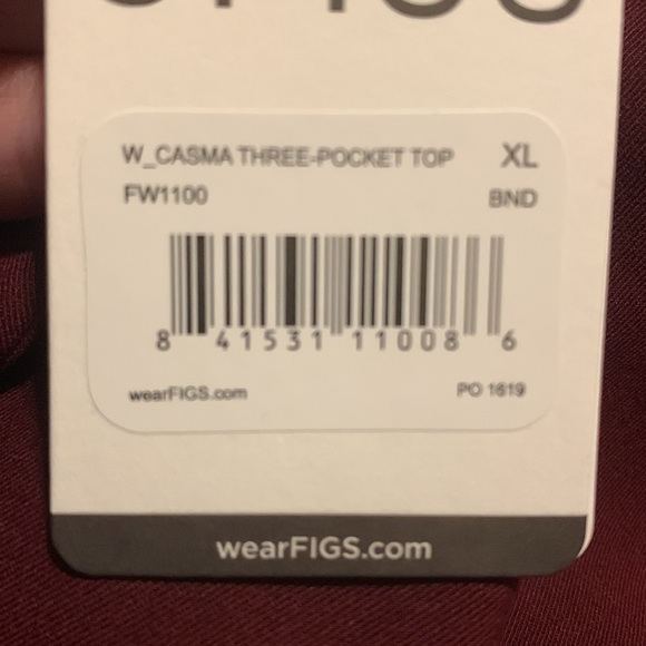 Figs NWT XL Casma 3 pocket scrub top burgundy - Picture 5 of 5